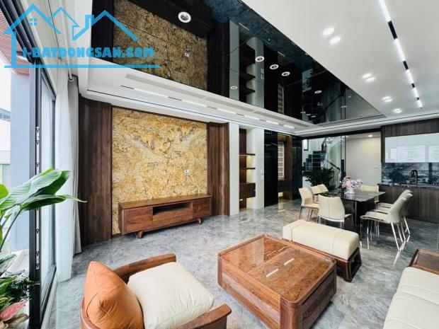💥💥💥CỰC HIẾM BÁN NHÀ ĐẸP MẶT PHỐ TRUNG TÂM ĐỐNG ĐA 50M2X 4TẦNG MT RỘNG SĐCC