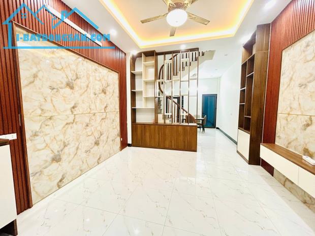 Hoàng Mai, diện tích 42m, 4tầng. MT 3.8m. Giá 8.2 tỷ Hoàng Mai