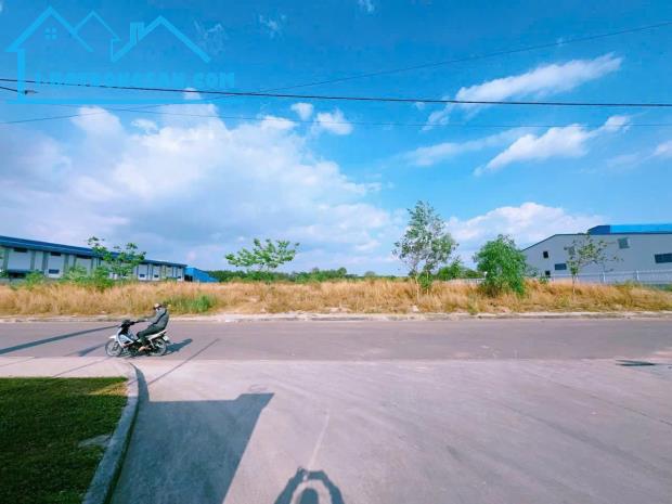 Bán đất xây dựng nhà xưởng tại KCN Long Khánh, Đồng Nai, 1.8Ha, giá 150$/m2