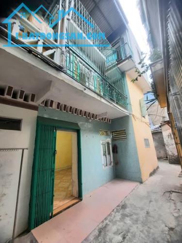 BÁN NHÀ GIÁ RẺ 830 TRIỆU 2.5 TẦNG 25M2 ( TÂY BẮC ) NGÕ MINH KHAI