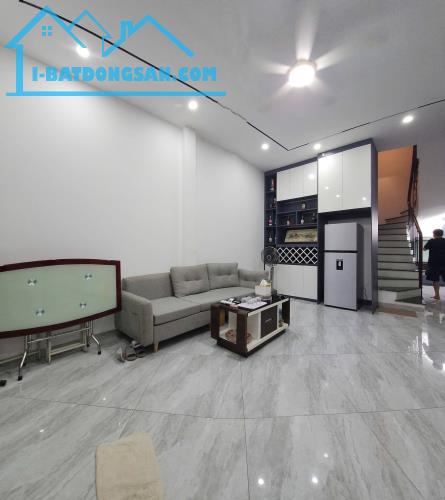 BÁN NHÀ GẦN ĐƯỜNG GIẢI PHÓNG – GIÁP BÁT, NGÕ THÔNG GẦN PHỐ, NHÀ ĐẸP 5 TẦNG, NHỈNH 7 TỶ.
