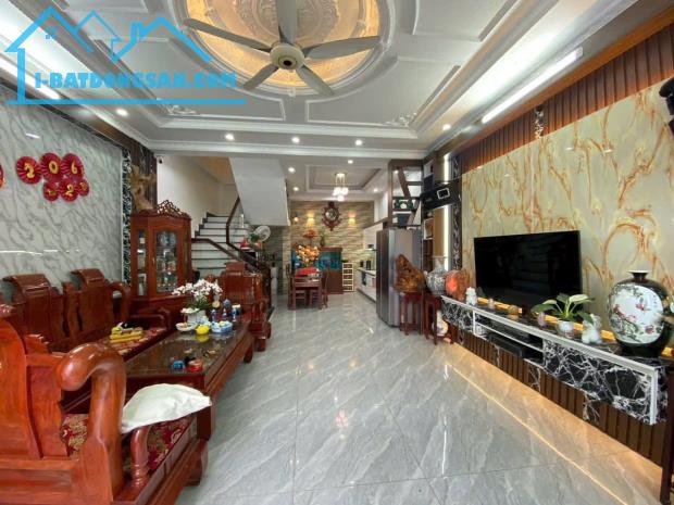 BÁN NHÀ 3 TỶ 400 TRIỆU, NGÕ TO NÔNG ĐƯỜNG BÁI, 52 M2 x 3 TẦNG