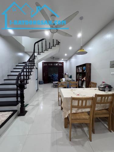 Cần bán gấp nhà Hoàng Cầu, Đống Đa 55m2 xây 5 tầng, sổ đỏ chính chủ. 0972063073.