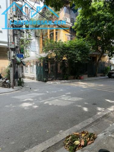 Bán nhà Phố Quảng Khánh Tây Hồ Ô Tô Đỗ Cửa 70m2-3T MT7,6m Lô Góc 33,6 Tỷ Quảng Khánh.