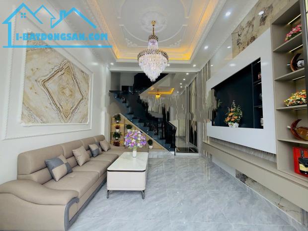 Bán nhà 3,5 tầng xây mới độc lập mặt đường Nguyễn Văn Linh