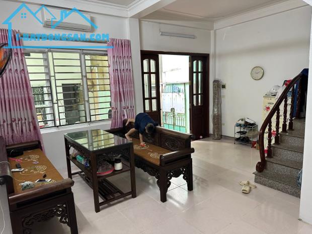 BÁN NHÀ ĐẸP 1.68 TỶ 2.5 TẦNG 38M2 NGÕ CỰC NGẮN HOÀNG VĂN THỤ