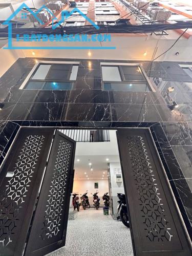 65m² mặt tiền 5,8m hơn 17 tỷ - Toà CCMN phố Hồ Tùng Mậu - VF3 đỗ cửa - Dòng tiền gần 1 tỷ