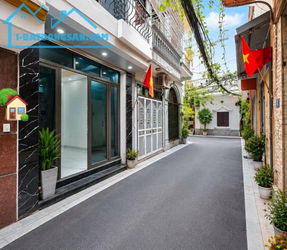 Bán nhà Việt HƯng Long Biên 10 tỷ 59m 6 tầng