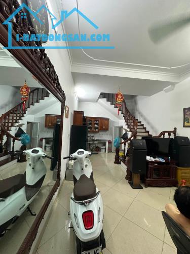 BÁN NHÀ PHỐ KIM NGƯU – YÊN LẠC, NGÕ PHÂN LÔ THÔNG, Ô TÔ ĐỖ CỬA, NHÀ ĐẸP 5 TẦNG.