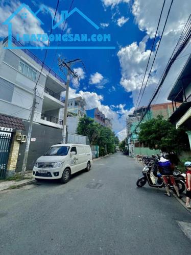 Bán nhà Biệt thự - hẻm 10m Lê Văn Quới - gần Hòa Bình, 6x34m, 3 Tầng - 4 PN, chỉ 16,8 Tỷ.