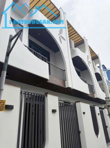 BÁN NHÀ 2 TỶ 650 TRIỆU, NGÕ THẲNG ĐƯỜNG PHÙ LONG, 52 x 3 TẦNG