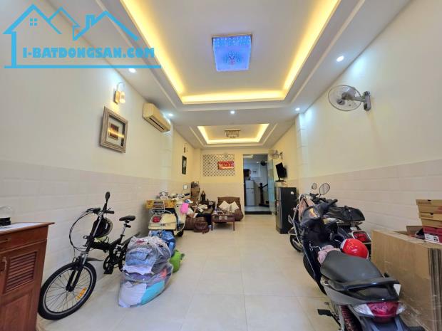 HXH QUAY ĐẦU – TT QUẬN 10 CMT8 65M2 4TẦNG NHÀ CHÍNH CHỦ LÂU NĂM CHỈ 10.99 TỶ TL