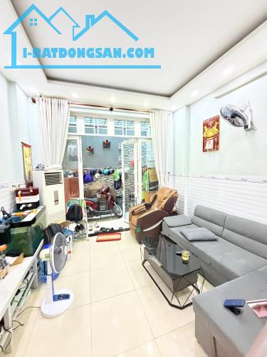 Bán gấp nhà 4 tầng Trần Thái Tông, Tân Bình , ô tô đỗ cửa, khu VIP tặng nội thất, 5.x TỶ.