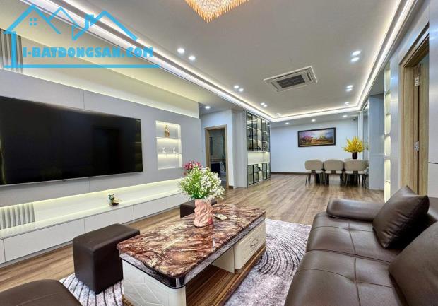 Tôi cần bán căn 3PN DT 130m2 chung cư cao cấp N04B Ngoại Giao Đoàn.