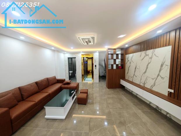 💥Siêu phẩm Cầu Giấy 40m 7T thang máy, gần ô tô, mới tinh, nhỉnh 11 tỷ