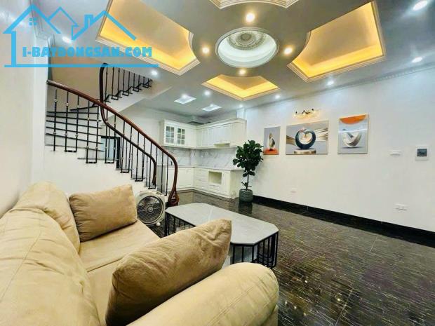 Bán Nhà Phố Kim Ngưu thông Lạc Trung, kinh doanh, sát oto, 32m2 x 5 tầng, KO QH, Sổ đẹp