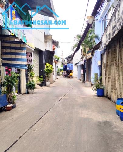 Nhà Lạc Long Quân, Phường 3, Quận 11, xe hơi, 35m, chỉ 3,9 tỷ.