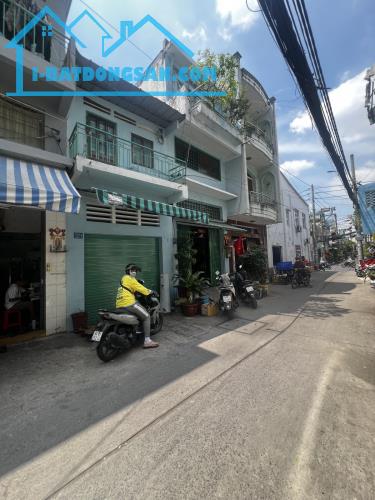 Nhà Lạc Long Quân, Phường 10, Quận 11, 3 tầng,xe hơi, chỉ 5,1 tỷ.