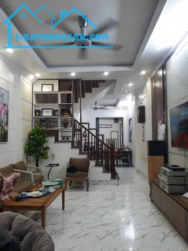 BÁN NHÀ 3.6 TỶ 4 TẦNG 56M2 Ô TÔ ĐỖ CỬA NGÕ CỰC NGẮN ĐƯỜNG TỨC MẠC