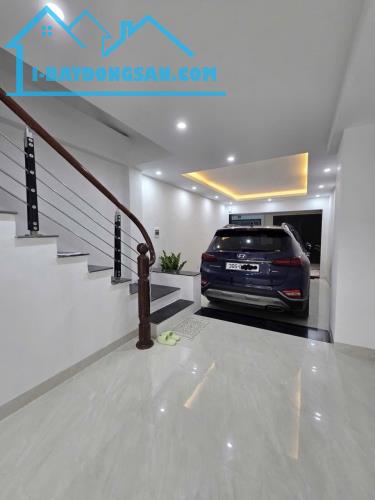 BÁN NHÀ LÊ TRỌNG TẤN, PHÂN LÔ ĐƯỜNG Ô TÔ THÔNG PHỐ HOÀNG VĂN THÁI, Ô CHỜ THANG MÁY.