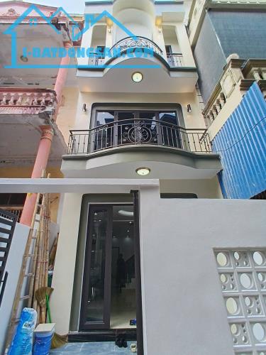 BÁN NHÀ 3 TỶ 680 TRIỆU, NGÕ NÔNG SAU 1 NHÀ MẶT ĐƯỜNG TRẦN THÁI TÔNG, Ô TÔ ĐỖ CỬA, 68 M2