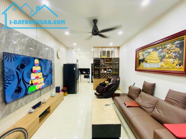 NHÀ 38M2*5T TRƯƠNG ĐỊNH, NGÕ Ô TÔ, Ở NGAY, 3 MẶT THOÁNG