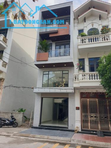 BÁN NHÀ 5.2 TỶ 3.5 TẦNG 60M2 CÓ GARA Ô TÔ MẶT ĐƯỜNG KHU ĐỒNG QUÝT