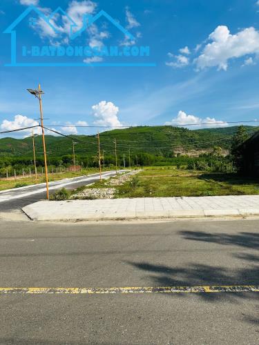 Chính chủ ra nhanh lô đất mặt tiền đường nhựa 5m5, sổ hồng sẵn, diện tích 120m2 giá 1ty330