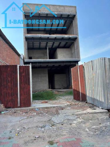 SIÊU PHẨM MẶT TIỀN ĐẶNG THÚC VỊNH – QUỸ ĐẤT LỚN HIẾM CÓ TẠI HÓC MÔN