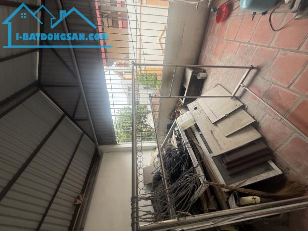 Chủ nợ bank cần bán gấp căn nhà 3 tầng ngõ 521 cổ nhuế 32 m2 MT 5 m chỉ 4.x tỷ 0948031338