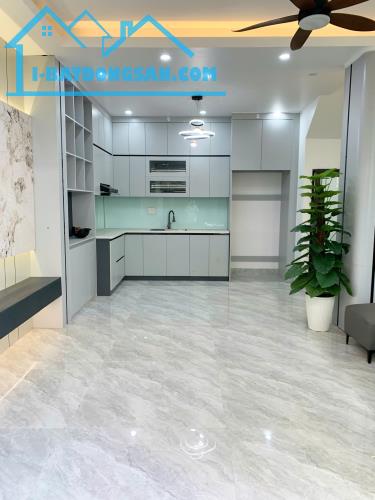Bán nhà 4 tầng nở hậu xây mới ngõ 229 Miếu Hai Xã