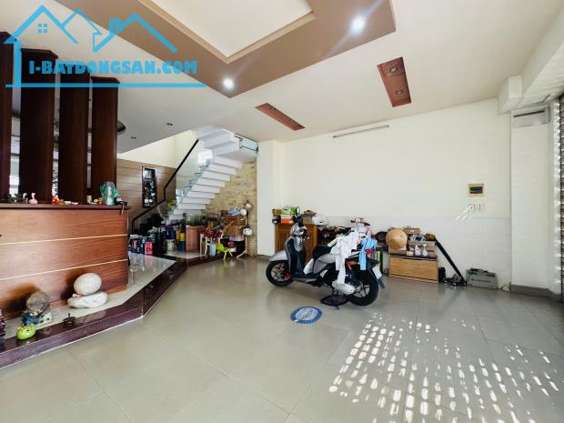 Bán nhà 2Lầu mặt tiền đường Nguyễn Thành Phương , P. Trấn Biên , Đồng Nai 122m2 giá 8,5 tỷ