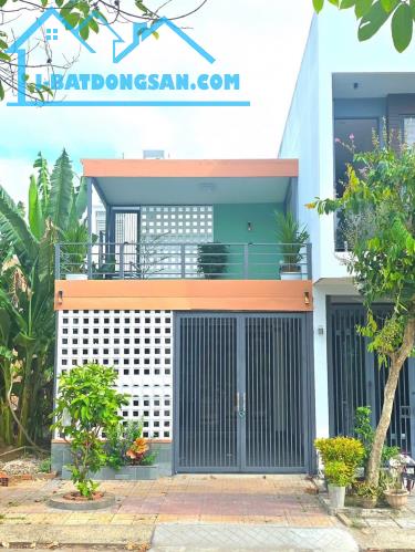 Bán gấp căn nhà 1 trệt 1 sân thượng, 109,7m2, Xã Phước Vĩnh An, Giá 950 Triệu.