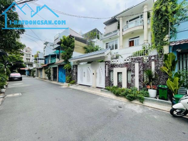 Bán gấp nhà số 9 đường Phạm Văn Hai - 110m2 (5.2x21) sổ A4 - Đường 10m có lề, ô tô đậu đỗ