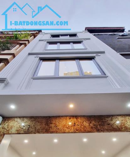 Phố Nguyễn Ngọc Nại, Quận Thanh Xuân.DT: 45m². Giá 21.6 tỷ. Vỉa hè ô tô tránh
