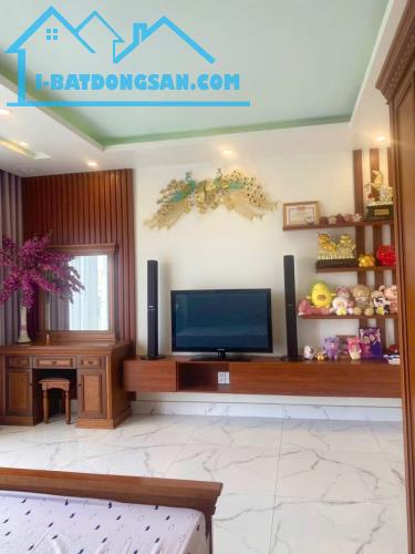 Bán nhà 6 tầng thang máy lô góc mặt đường Nguyễn Công Hòa