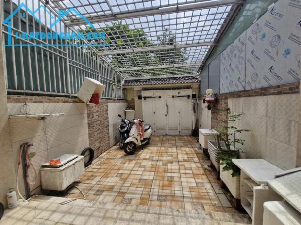 Nhà bê tông cốt thép 1 trục ra đường ql13, 80m2, ô tô ngủ trong, chỉ 8 tỷ