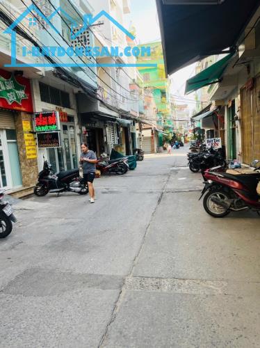Nhà Lạc Long Quân, Phường 3, Quận 11, xe hơi, 51m, chỉ 6,2 tỷ.