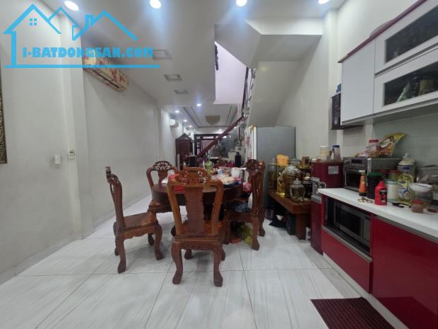 Bán nhà 123m2 Kha Vạn Cân, Hiệp Bình Chánh, Thủ Đức, TP HCM, 2 tầng, sổ đỏ. Giá 9.4 tỷ.