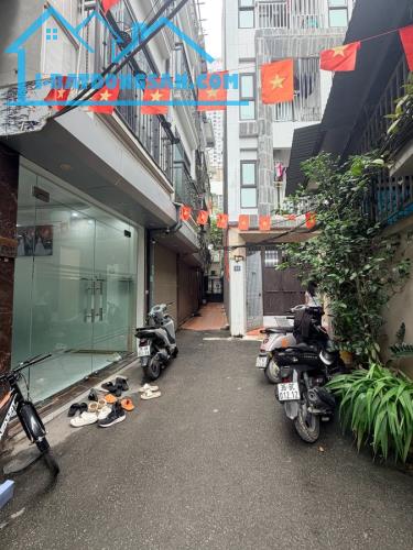 Cực hiếm phố Cầu Giấy 38m2 5T ô tô đỗ cửa lô góc hai thoáng gần hồ