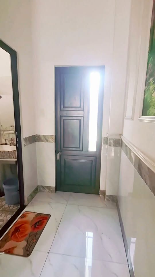 Nhà 2 lầu 1 trệt