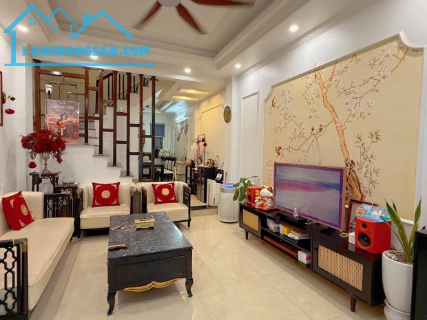 BÁN NHÀ 2 TỶ 790 TRIỆU, NGÕ Ô TÔ ĐỖ CỬA ĐƯỜNG GIẢI PHÓNG, VIEW CÔNG VIÊN, 50M2 x 3 TẦNG