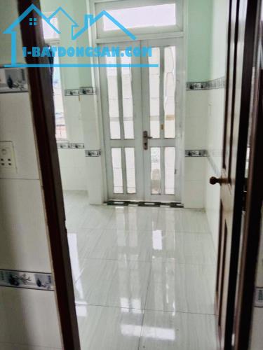 nhà mt dt lớn đường hưng phú có lề để xe