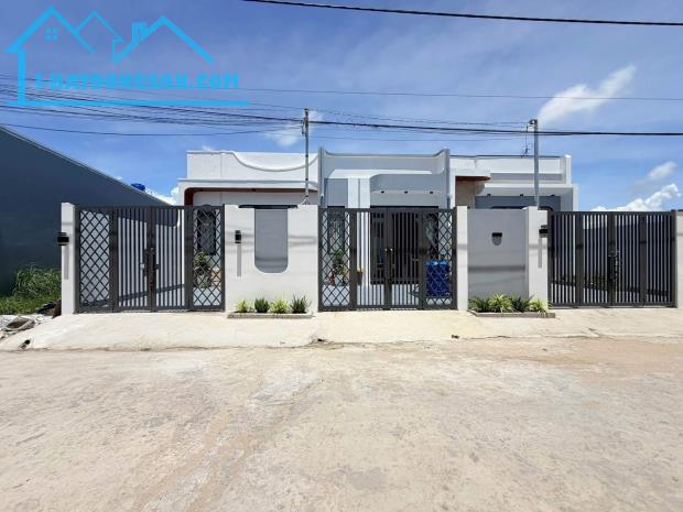 Bán nhanh 3 căn nhà cấp 4 gần công viên bình chánh - Giá 790 triệu / căn