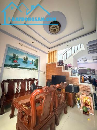 BÁN NHÀ MẶT TIỀN ĐƯỜNG NGUYỄN TRUNG NGUYỆT Quận 2, ngang 7m nhà 3 tầng TLcc