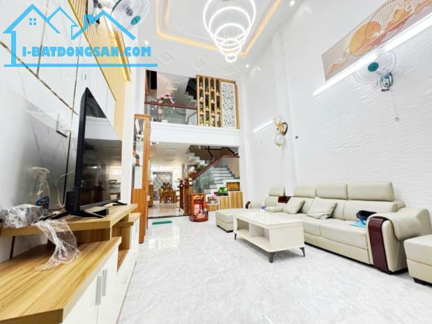 NHÀ 5 TẦNG - HẺM 6M -SÁT MẶT TIỀN NGUYỄN DUY CUNG -GÒ VẤP -88M2-GẦN EMART -CHỈ 10.2 TỶ