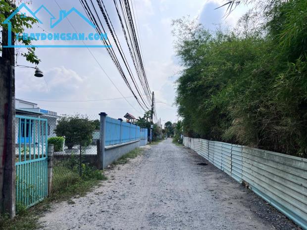 Tìm chủ mới cho căn nhà vườn nghĩ dưỡng , 12x36 sát DT 823D, xã Hòa Khánh, giá 1ty350