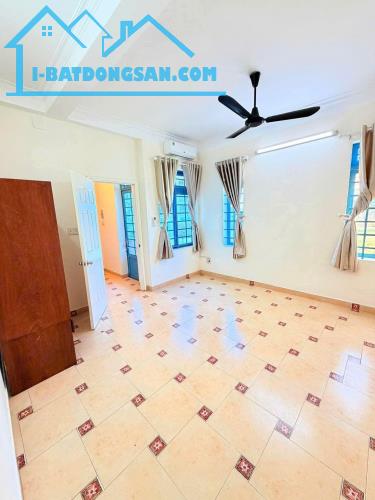 KHU VIP TRƯƠNG CÔNG ĐỊNH TÂN BÌNH 99M2 3 TẦNG 4PN 4WC SHR GIÁ 8.8 TỶ