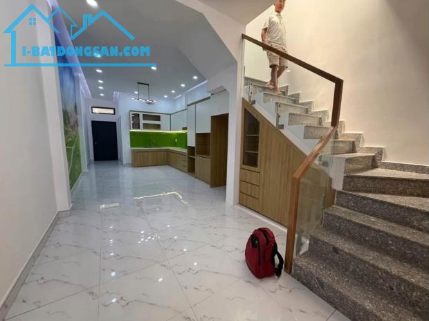 Cần bán gấp nhà đường Vương Văn Huống, Bình Tân khu tên lửa, giá rẻ