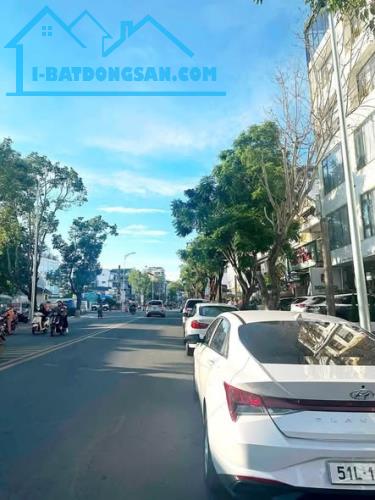 Bán Khách sạn/ Mặt tiền Sổ riêng Phù Đổng Thiên Vương, Phường 8, Đà Lạt